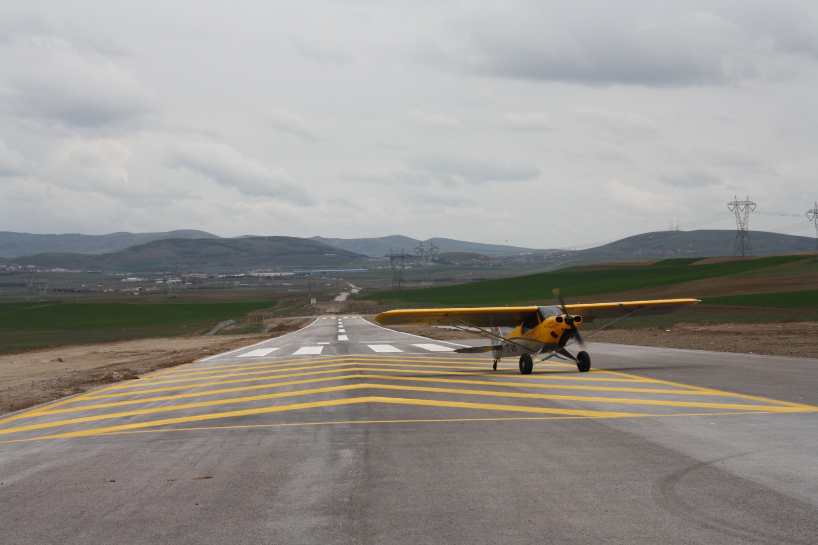 Pistte eğitim uçağı